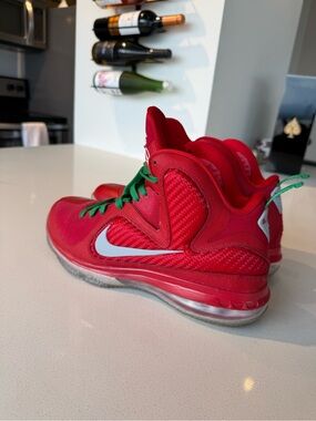 Nike LeBron 9 Christmas edition